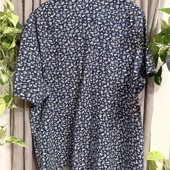 Vineyard Vines Blue White Patterned pineapple palm tree size 2x mint cond - Picture 6 of 6